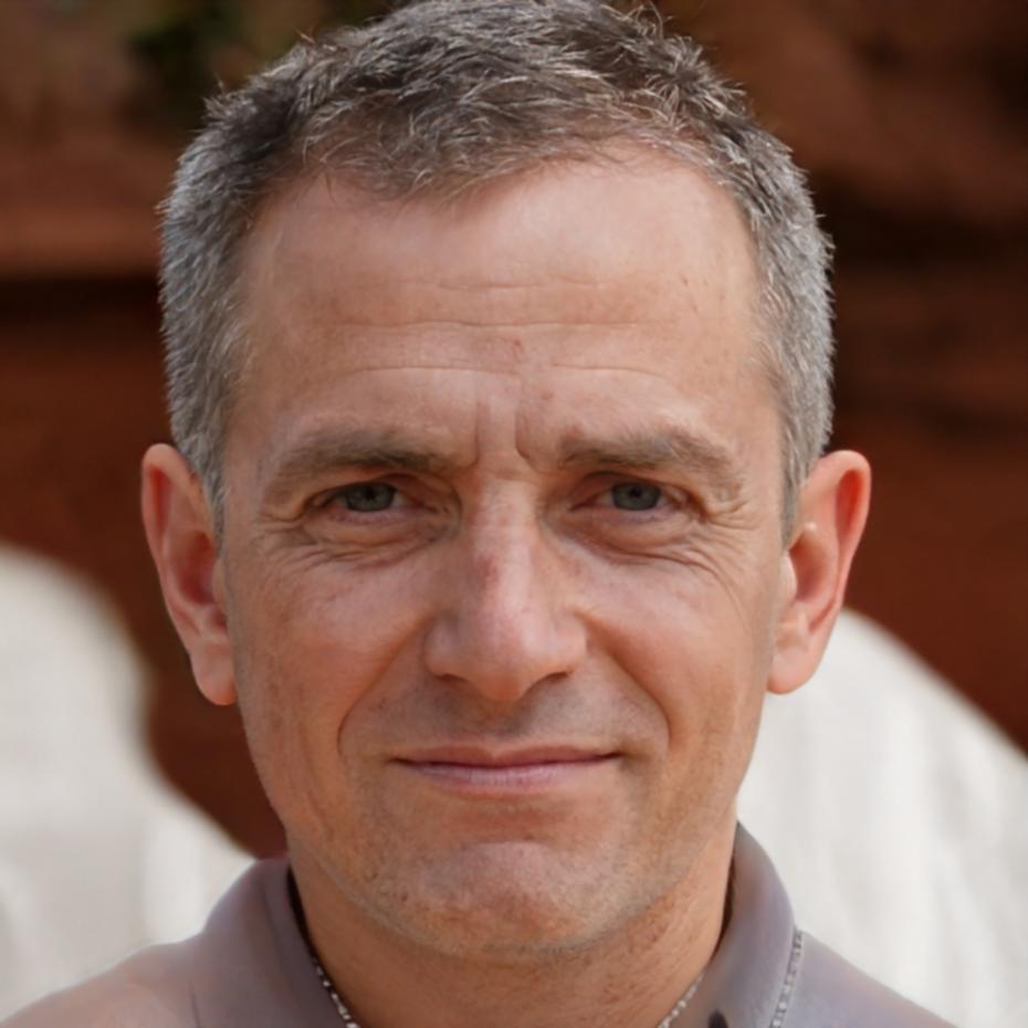 Portrait de Matthieu Rousseau, conseiller en habitudes financières